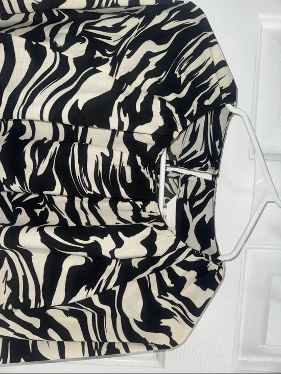 H&M Black and White Zebra-Print Long Sleeve Blouse - Picture 2 of 8